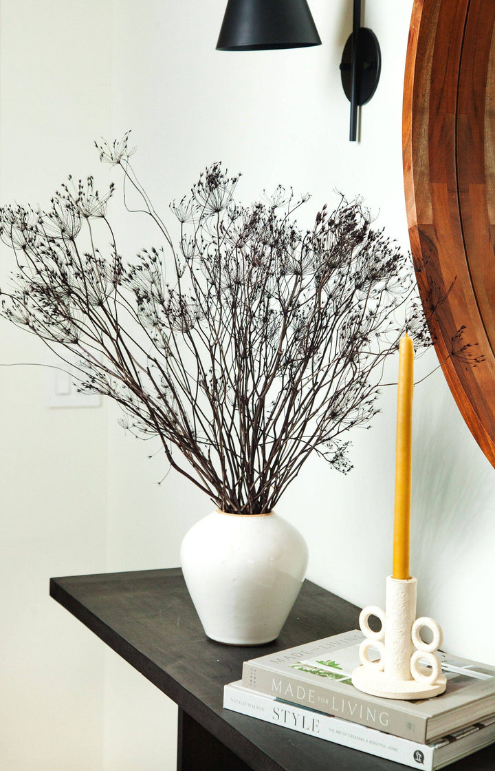 Dried flowers in vase